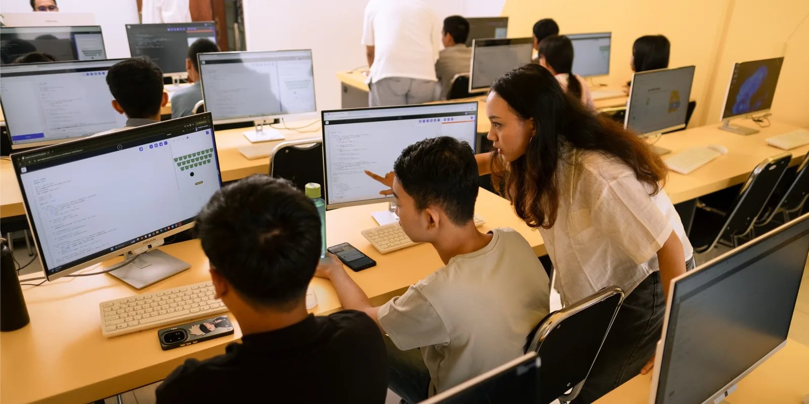 Coding vs Robotika vs Game Design untuk Anak: Jalur Mana yang Tepat? (2026)
