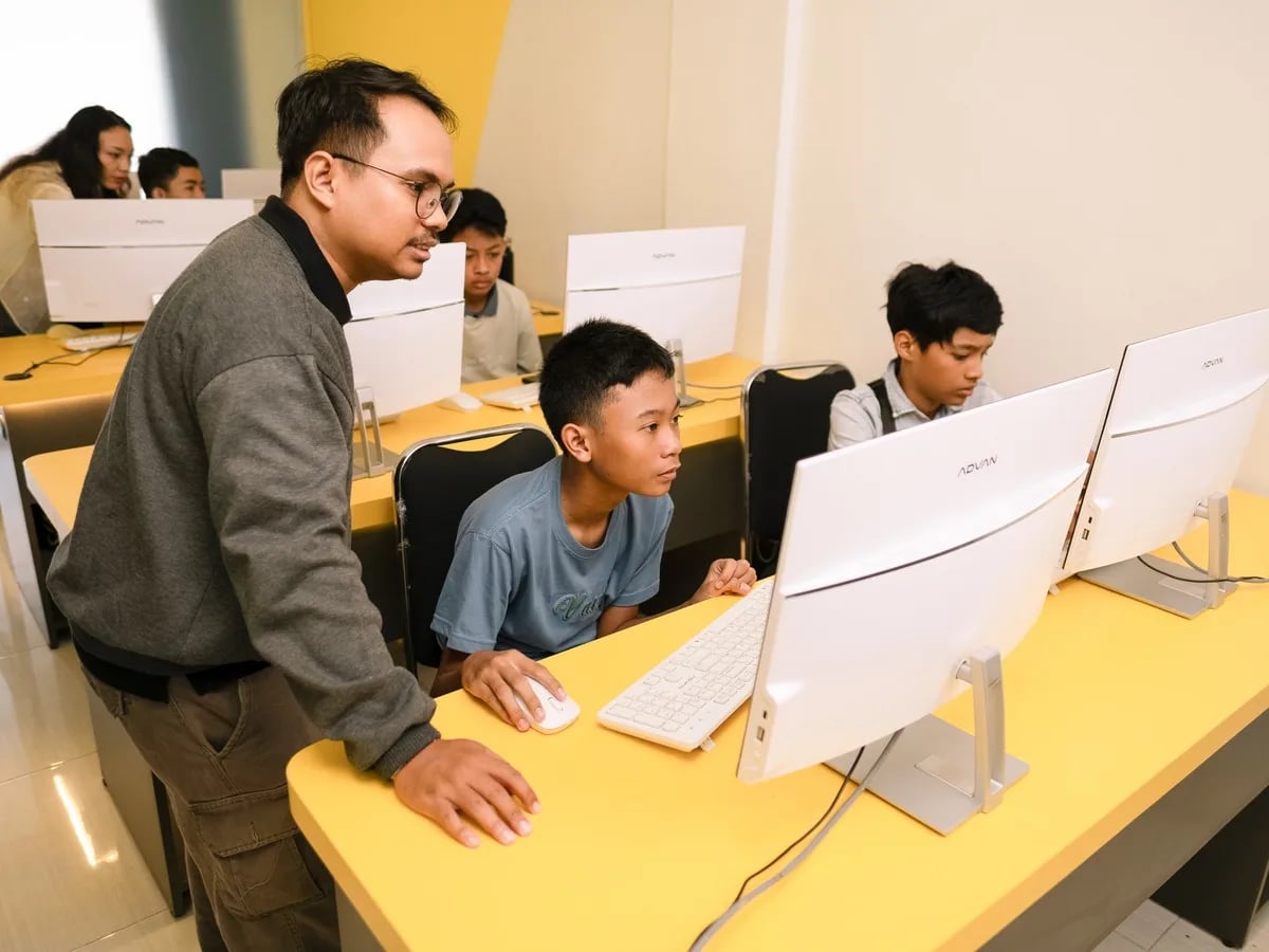Kapan Anak SD Sebaiknya Mulai Belajar Coding? Panduan Orang Tua 2026