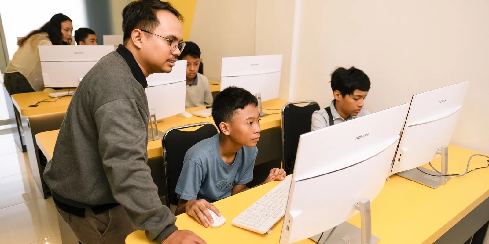 Kapan Anak SD Sebaiknya Mulai Belajar Coding? Panduan Orang Tua 2026