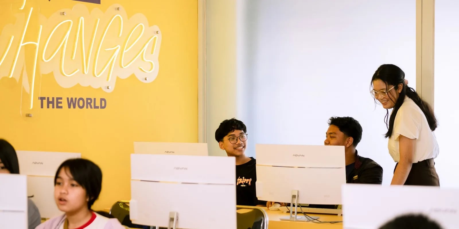 Online vs In-Person Coding Classes for Kids: Which Fits Better? (2026)