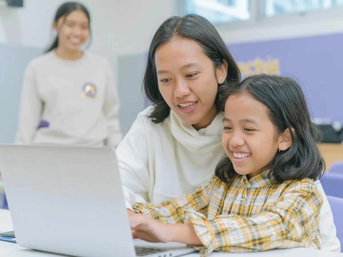 Digital-Era Parenting: 7 Principles Every Modern Parent Needs