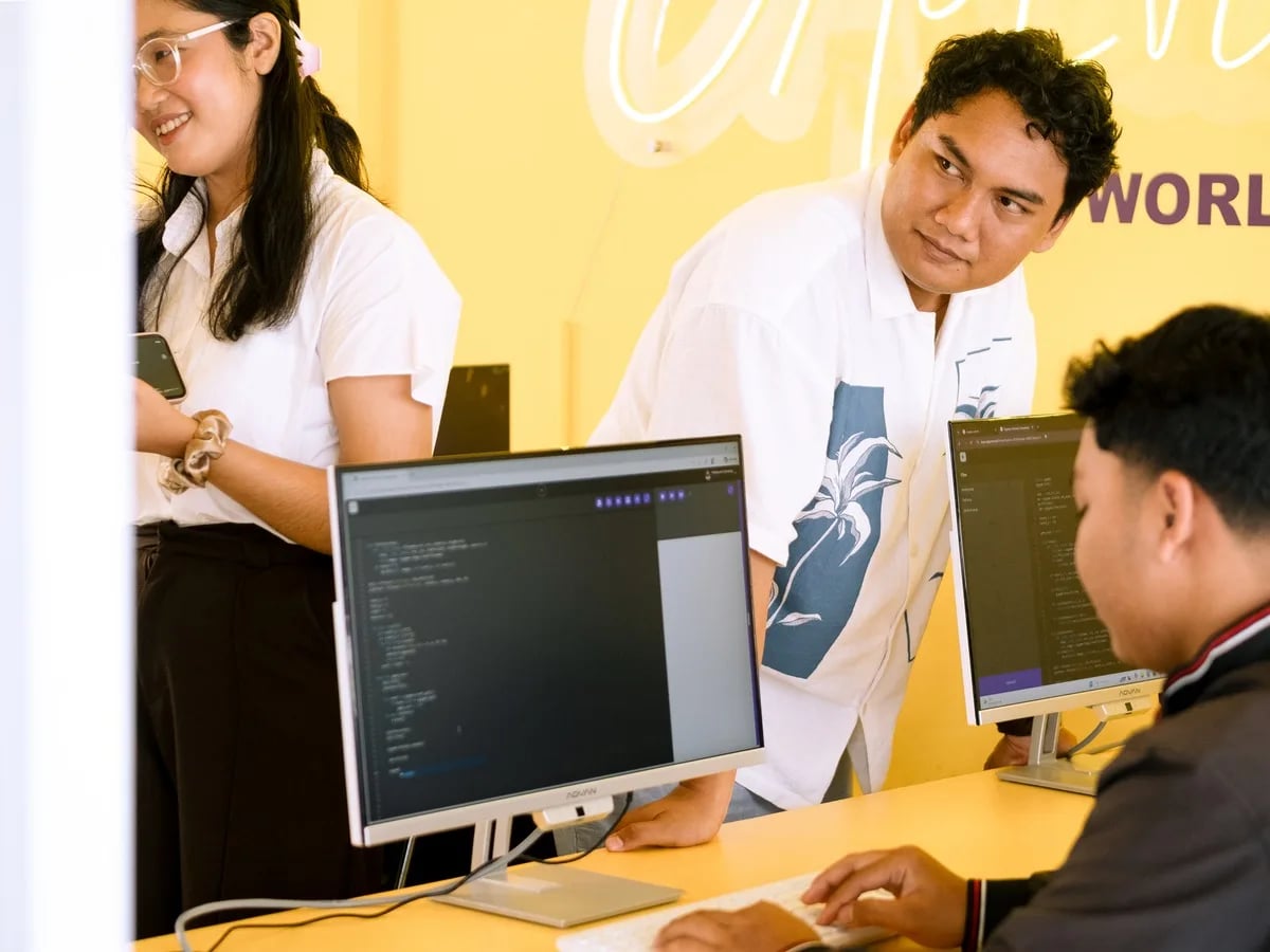 Scratch atau Python untuk Anak: Mana Duluan? Panduan Umur (2026)