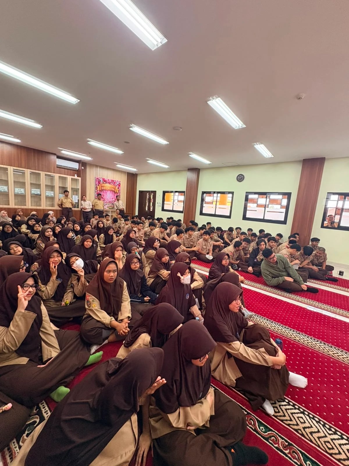 Sesi Algonova di SMA Al Azhar 20 Kembangan: presentasi materi pemrograman dan AI